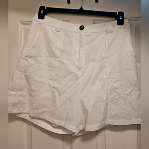 White trouser detail shorts